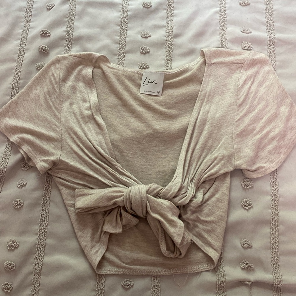 Front tie top